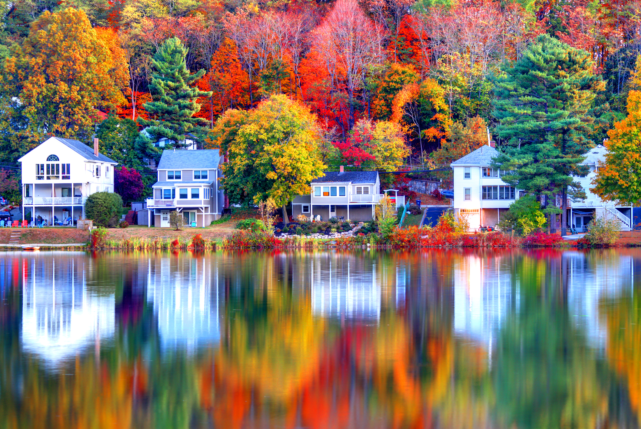 autumn foilage and lakeside homes